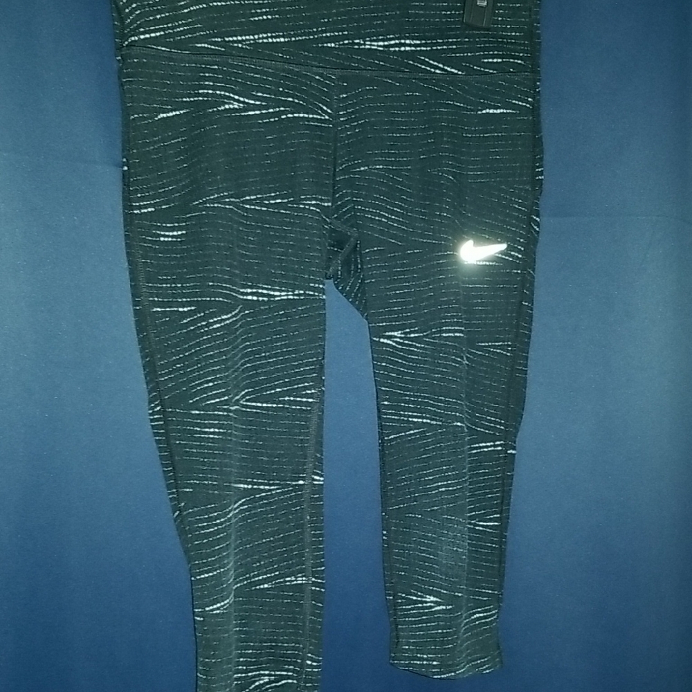 Nike Black Capri Leggings with Textured Performance Fabric